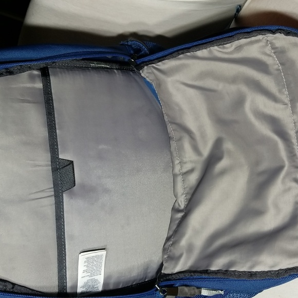 The north face Women's pivoter 22L backpack - Picture 7 of 14